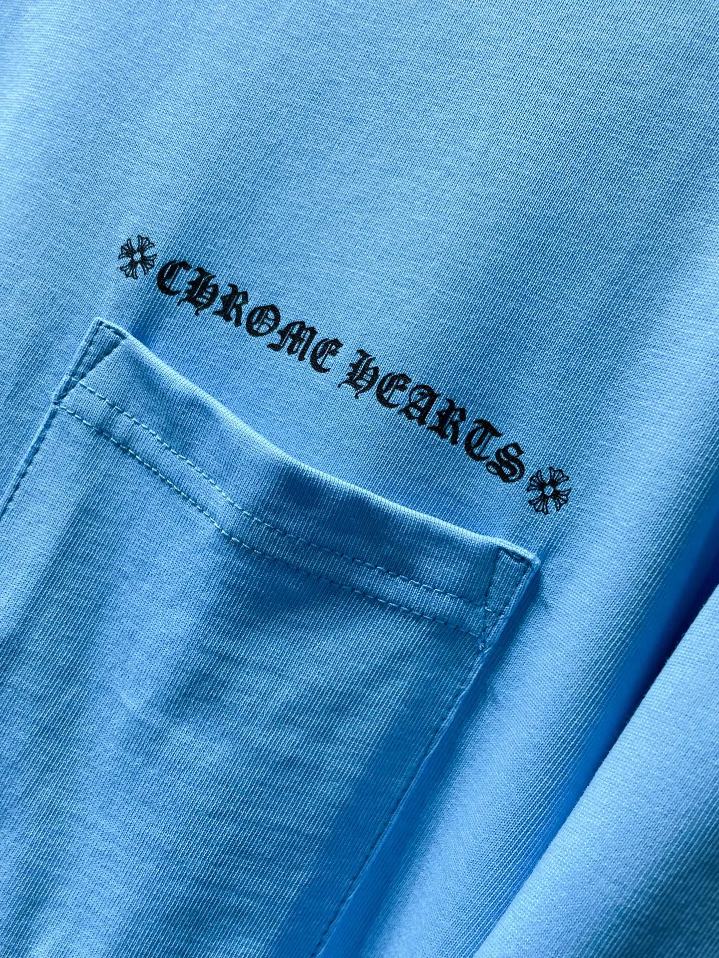 P160 Chrome Hearts🍁Long T Series🍁 Available simultaneously at counters❤️Fully upgraded fabrics! ! Crow blue matty graffiti long sleeves. Imported environmentally friendly glue printing and dyeing. Re-engraved version 1:1 high gram weight original fabric. 🌈Recommended color: blue🌈 Size: S, M, L, XL